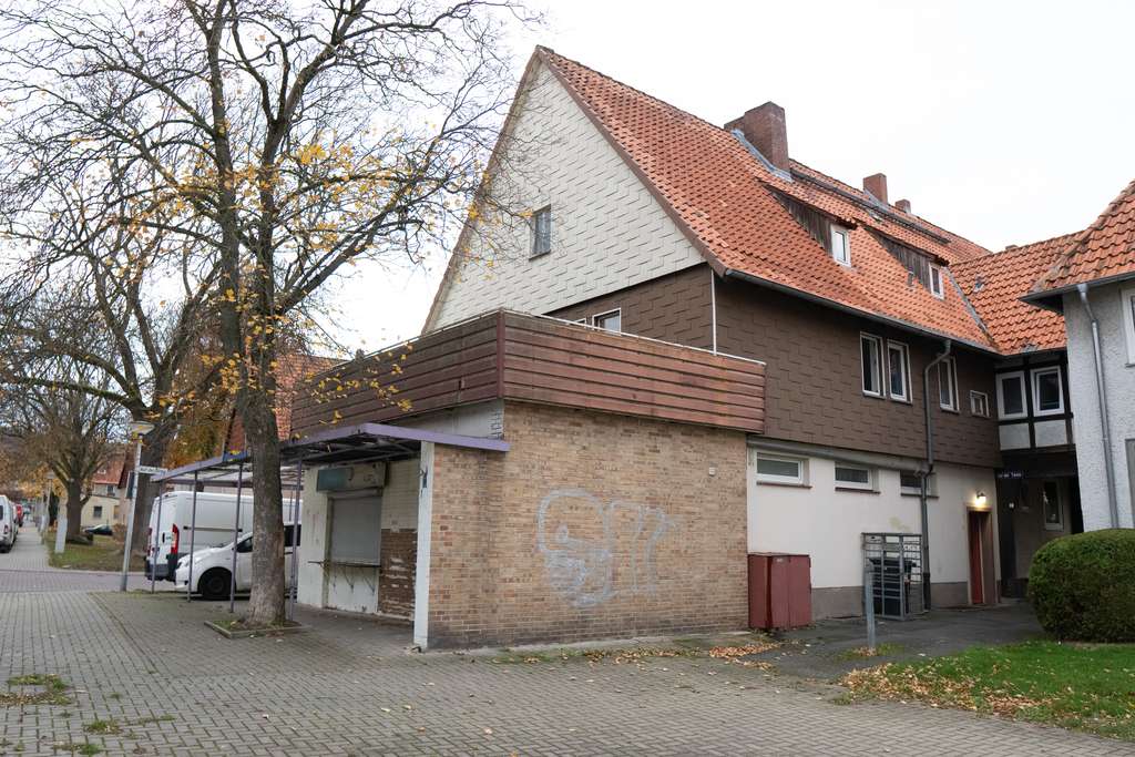 Immobilie in Salzgitter - Mehrfamilienhaus mit Gewerbeeinheit in Salzgitter- Gebhardshagen - Bild 0
