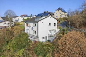 **RESERVIERT** Exklusiv in Hachenburg! Zweifamilienhaus in fußläufiger Zentrumsnähe! – Die vollständige Adresse der Immobilie erhältst du vom Anbieter., 57627 Hachenburg – Vorschaubild 3