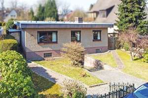 ERBBAURECHT! Charmanter Bungalow mit großem Grundstück in ruhiger Lage – Die vollständige Adresse der Immobilie erhältst du vom Anbieter., 22149 Rahlstedt, Hamburg – Vorschaubild 2