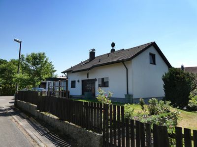 Viel Platz in ruhiger Lage: Großzügiges Einfamilienhaus mit Garten und Garage