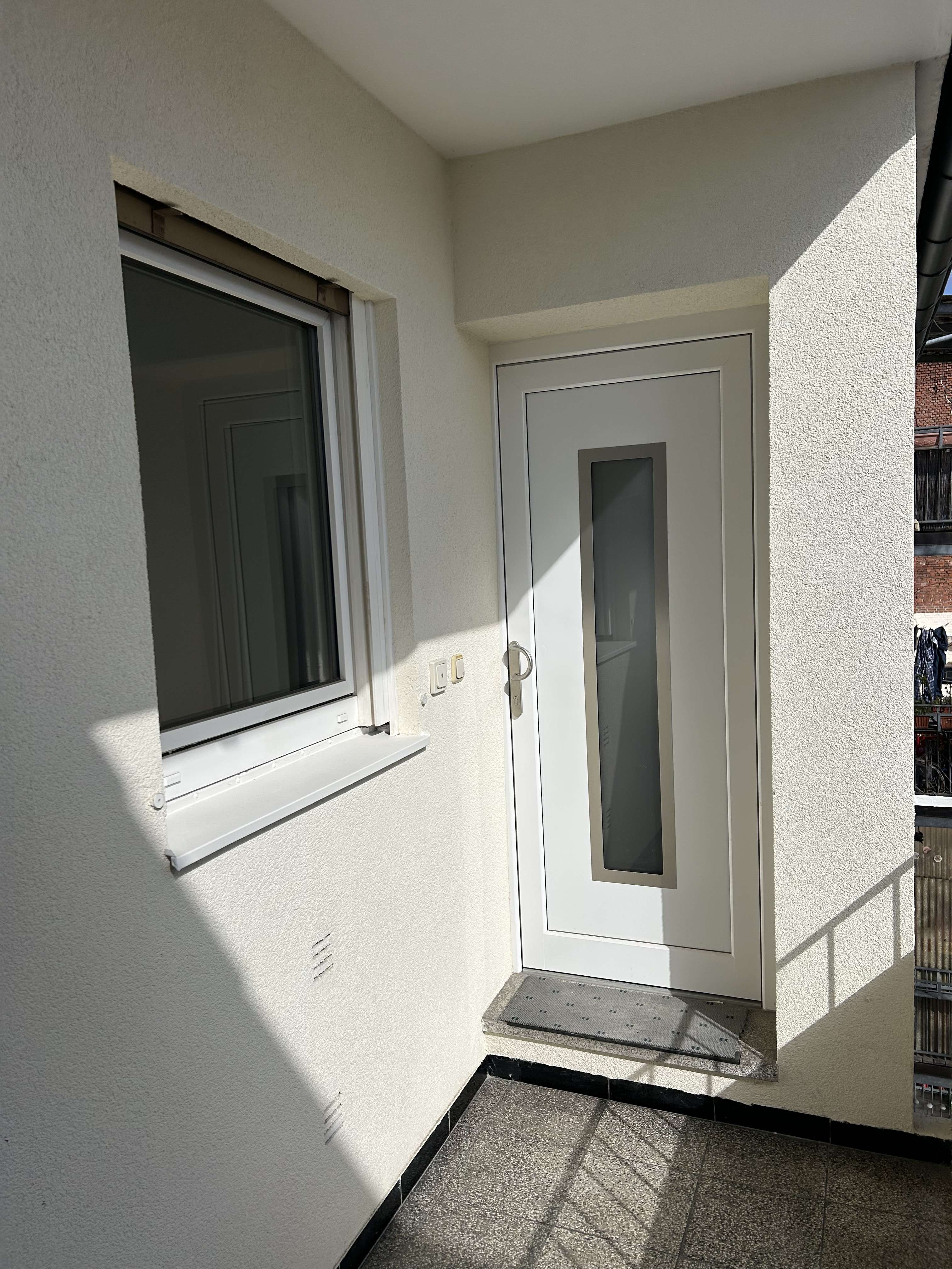 3-Zimmer-Wohnung mit Balkon, Kaminanschluss, Laubengang & Garage + Stellplatz – sofort bezugsfrei, Nürnberg – Bild 2