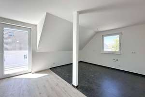 Zum 01.12.! Wohnen wie im Haus! Mit Tageslichtbad, Balkon und Stellplatz | Luft-Wärme-Pumpe – 4838 Zschepplin – Vorschaubild 2