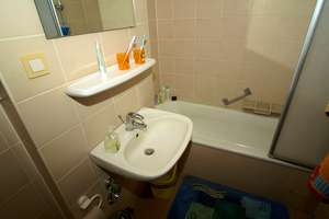 **** DIREKT AM SCHLOSSPARK ZU WIESBADEN-BIEBRICH *** Tolle 2 ZKBB & TIEFGARAGE!!! **** – Mosburgstr. 8d, 65203 Biebrich, Wiesbaden – Vorschaubild 5