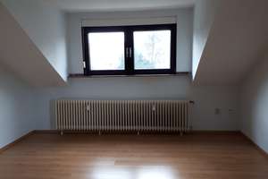 Schöne 2,5-Zimmer Mansardenwohnung mit Einbauküche – Kelheimer Str. X, 51103 Höhenberg, Köln – Vorschaubild 4