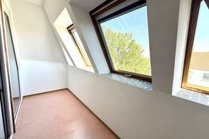 Charmante 4-Raum-Dachgeschosswohnung mit Loggia und sichtbaren Balken in Stadtfeld Ost – Schenkendorfstr. 9 , 39108 Stadtfeld Ost, Magdeburg – Vorschaubild 4