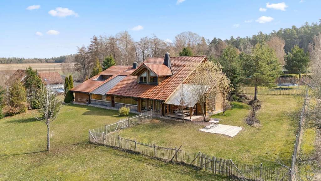 Immobilie in Schnabelwaid - Einzigartiges Grundstück! Großzügiges Einfamilienhaus mit ELW in Blockbohlenbauweise - Bild 1