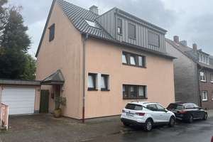 58 qm DG Wohnung renoviert mit Küche