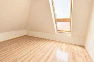 Maisonettwohnung I Dachgeschoss-Ausbau 2008 I 4 Räume + Spitzboden I Tageslichtbad I Engelsgärten – Die vollständige Adresse der Immobilie erhältst du vom Anbieter., 4319 Engelsdorf, Leipzig – Vorschaubild 14