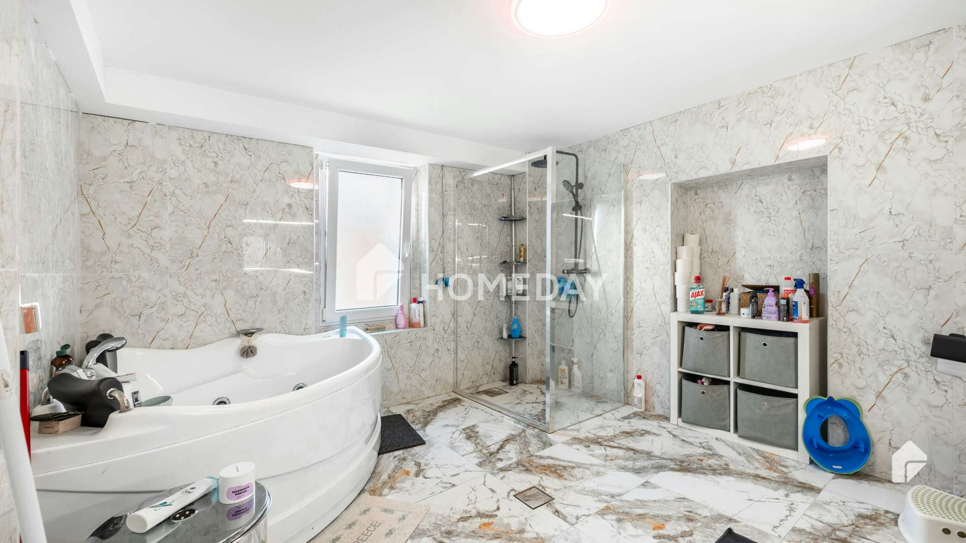 Immobilie in Übach-Palenberg - Exklusives und kernsaniertes MFH mit gehobener Ausstattung in ruhiger Hanglage - Bild 1