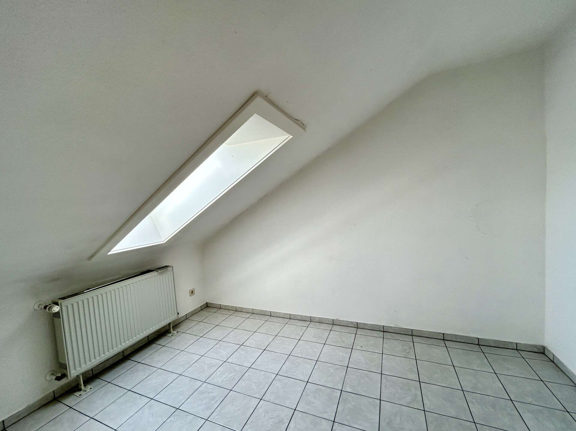 Immobilie in Adelsdorf - Zweifamilienhaus zauberhaft am Waldrand in Adelsdorf-Neuhaus - Bild 1