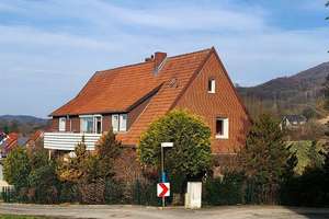 Großzügiges Zweifamilienhaus, in gutem Zustand und mit fabelhaftem Ausblick – Die vollständige Adresse der Immobilie erhältst du vom Anbieter., 31737 Rinteln – Vorschaubild 2