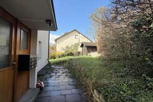 Attraktives Mehrfamilienhaus mit 7 Wohneinheiten in guter Lage – voll vermietet & naturnah gelegen – Die vollständige Adresse der Immobilie erhältst du vom Anbieter., 70439 Zuffenhausen-Elbelen, Stuttgart – Vorschaubild 2