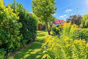 METZ IMMOBILIEN - Ankommen und wohlfühlen! Familienhaus mit Garten und viel Platz – 60437 Kalbach-Riedberg, Frankfurt am Main – Vorschaubild 2