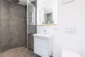 EXKLUSIVE GELEGENHEIT!- TRAUMPENTHOUSE mit 360 Grad Bergblick, Balkon, Dachterrasse und Luxusküche – Kaiserstraße 2, 83022 Innenstadt, Rosenheim – Vorschaubild 13