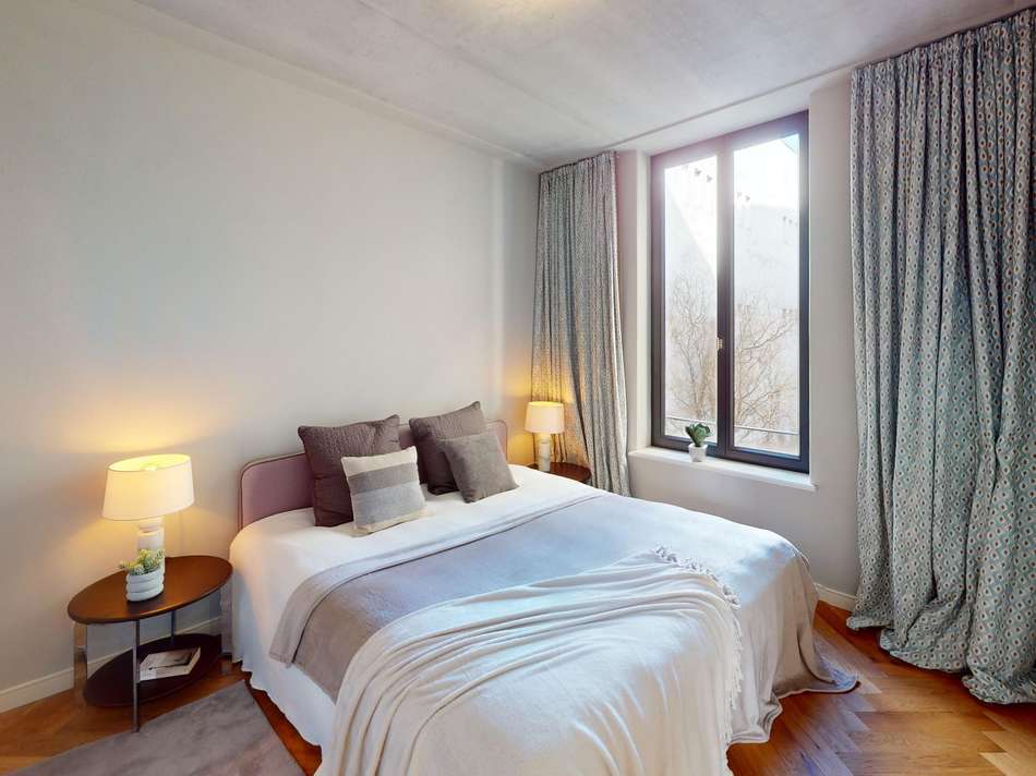 HELLES SCHLAFZIMMER.jpg