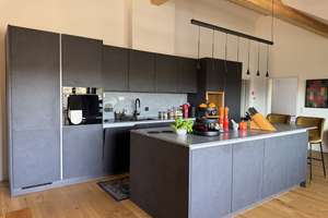 Lebensraum mit Weitblick: 4-Zimmer-Dachgeschosswohnung in Rosenheim – Eichfeldstraße 56, 83026 Happing, Rosenheim – Vorschaubild 2