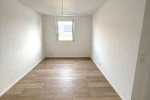 Baden-Baden: Erstbezug - Reihenhaus mit Garten, Terrasse und Stellplatz – Pfarrstraße 16b, 76532 Sandweier, Baden-Baden – Vorschaubild 7