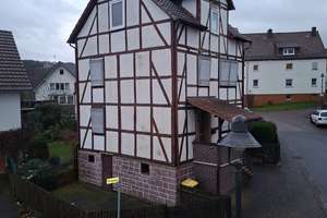Charmantes Fachwerkhaus in guter Lage – Die vollständige Adresse der Immobilie erhältst du vom Anbieter., 34277 Fuldabrück – Vorschaubild 1