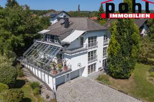 Luxuriöses Familienhaus mit herrlichem Fernblick in ruhiger Wohnlage! – Die vollständige Adresse der Immobilie erhältst du vom Anbieter., 96476 Bad Rodach – Vorschaubild 1