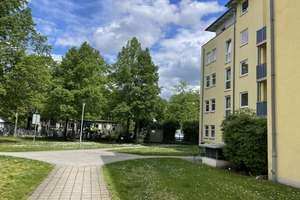 Schöne Wohnung mit 3 Zimmern und Balkon in Gruna / Striesen-Süd – Die vollständige Adresse der Immobilie erhältst du vom Anbieter., 1277 Gruna, Dresden – Vorschaubild 2
