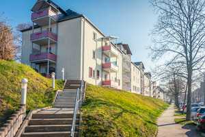 Schöne Familienwohnung mit Balkon – Albrechtstr. 27, 9130 Chemnitz – Vorschaubild 1