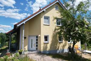 Nachhaltig wohnen: Massivhaus mit PV-Anlage, Wärmepumpe & Lüftungsanlage (Klasse A) – Die vollständige Adresse der Immobilie erhältst du vom Anbieter., 95490 Mistelgau – Vorschaubild 1