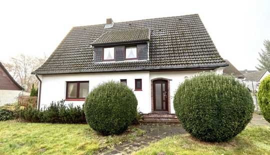 Bild von Einfamilienhaus auf schönem Grundstück mit viel Potenzial