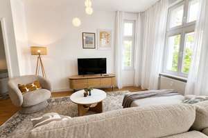 Ready-to-Live: Stilvolle 2-Zimmer-Altbau-Wohnung am Schillerpark | All-inclusive