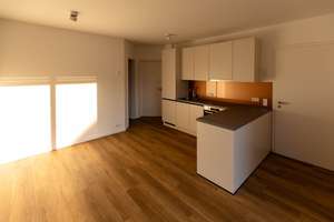 Zweitbezug: sonnendurchflutete 2-Zimmer-Wohnung mit EBK und Balkon in Großhadern, München – Waldklausenweg 14a, 81377 Großhadern, München – Vorschaubild 2