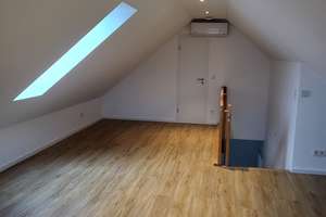 Modernes Wohnen auf zwei Ebenen – klimatisierte 4-Zimmer-Maisonettewohnung mit EBK und Südbalkon – Meinstraße 4a, 38448 Vorsfelde, Wolfsburg – Vorschaubild 11