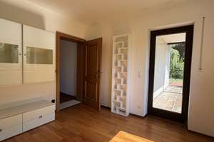 Großzügiges, teilmöbliertes Einfamilienhaus mit viel Holz, Sauna und kleinem Garten – Kinaderweg X, 85551 Kirchheim bei München – Vorschaubild 6