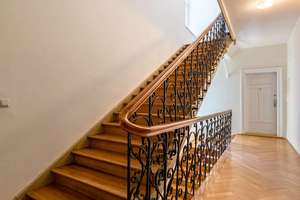 In begehrter Lage: Helle, ideal geschnittene 2,5-Zimmer-Altbauwohnung mit geplantem Balkon – Die vollständige Adresse der Immobilie erhältst du vom Anbieter., 80796 Neuschwabing, München – Vorschaubild 9