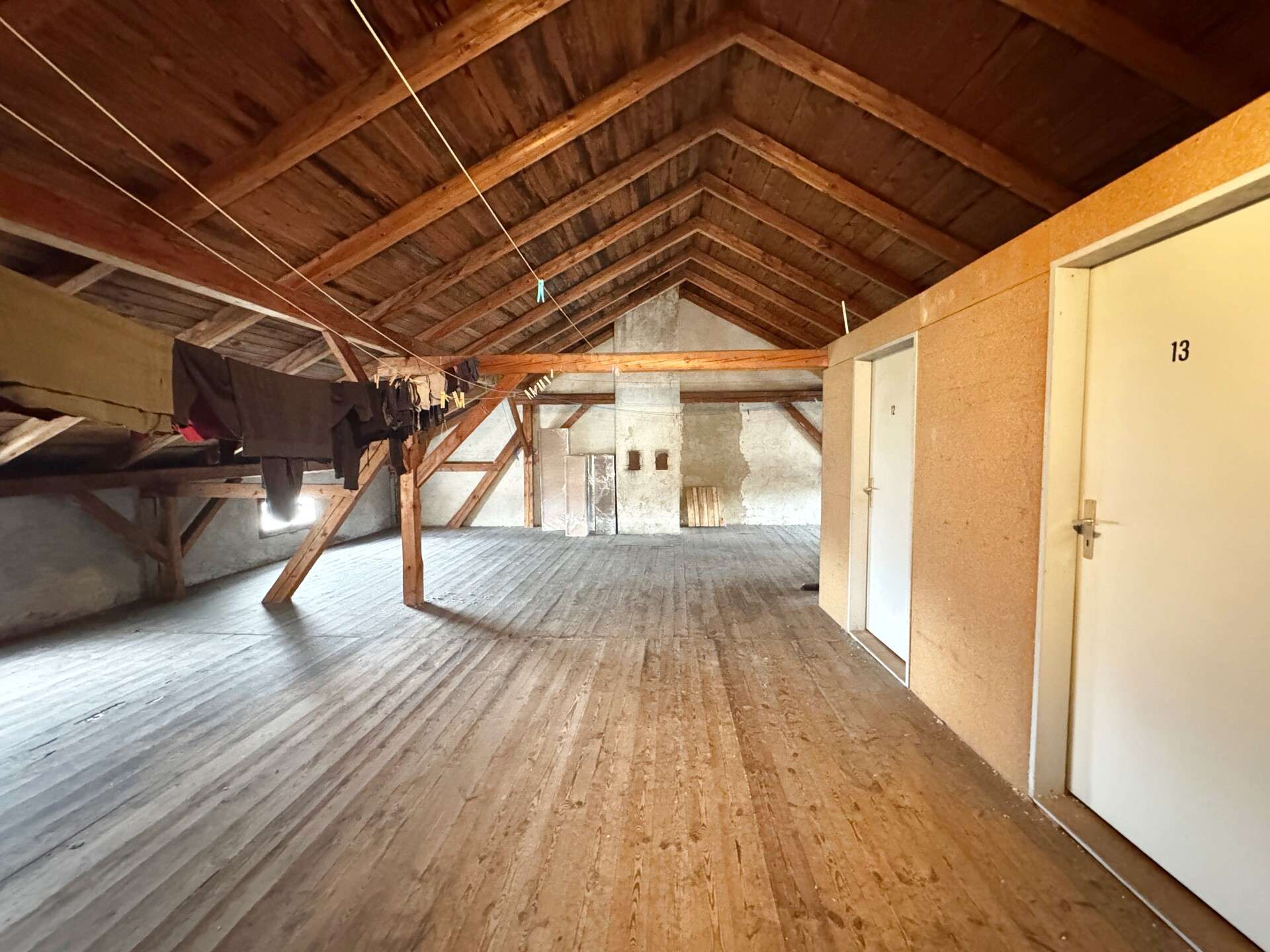 Ausbaufähige Dachgeschossfläche und Garage, Altötting Kreis – Bild 1