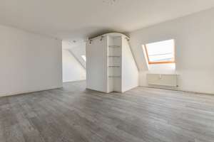 Singles & Studierende aufgepasst! Ruhige 1-Raum (Wohnzi. m. Schlafbereich & sep. Küche) DG-Wohnung – Rhenaniastr. 23, 46049 Lirich-Süd, Oberhausen – Vorschaubild 2
