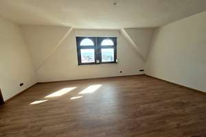 Stilvoll wohnen im Zentrum: 3-Zimmer-Wohnung mit Altbauflair am Marktplatz – Die vollständige Adresse der Immobilie erhältst du vom Anbieter., 96476 Bad Rodach – Vorschaubild 4
