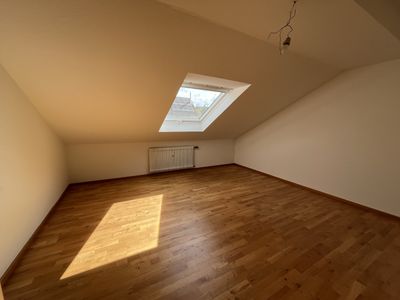 Helle Dachgeschosswohnung mit Charme in ländlicher Umgebung