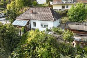 Gemütliches Wohnhaus mit idyllischem Garten, Doppelgarage und Nebengebäude – Die vollständige Adresse der Immobilie erhältst du vom Anbieter., 56651 Niederzissen – Vorschaubild 1