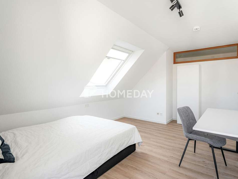 Schlafzimmer 1 1