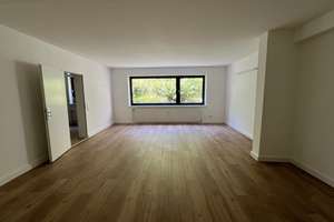 frisch renovierte, großzügige 2-Zimmer-Wohnung im Souterrain