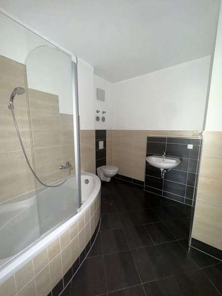 Modernes Bad mit Wanne.jpg