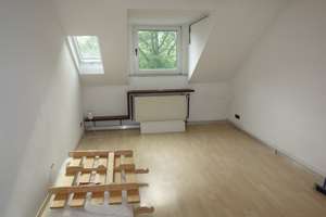 EXKLUSIV AM LESSINGPLATZ HELL + RUHIG RENOVIERT INKL. EINBAUKÜCHE LAMINAT DUSCHBAD 5. ETAGE/OBERBILK – Lessingstraße 61, 40227 Oberbilk, Düsseldorf – Vorschaubild 4