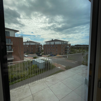 Luxuriöse 4-Zi. Wohnung mit zwei Bädern