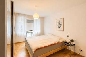 Zum Verkauf: helle 2 Zimmer-Wohnung mit Balkon und TG-Stellplatz in Waldkirch – Die vollständige Adresse der Immobilie erhältst du vom Anbieter., 79183 Waldkirch – Vorschaubild 3