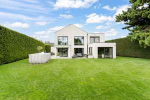 Smarte Architekten - Villa mit großzügigen Garten