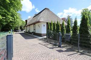 Einfach Traumhaft! Umfassend sanierte Reetdachvilla in zentraler Lage von Kellinghusen – Die vollständige Adresse der Immobilie erhältst du vom Anbieter., 25548 Kellinghusen – Vorschaubild 3