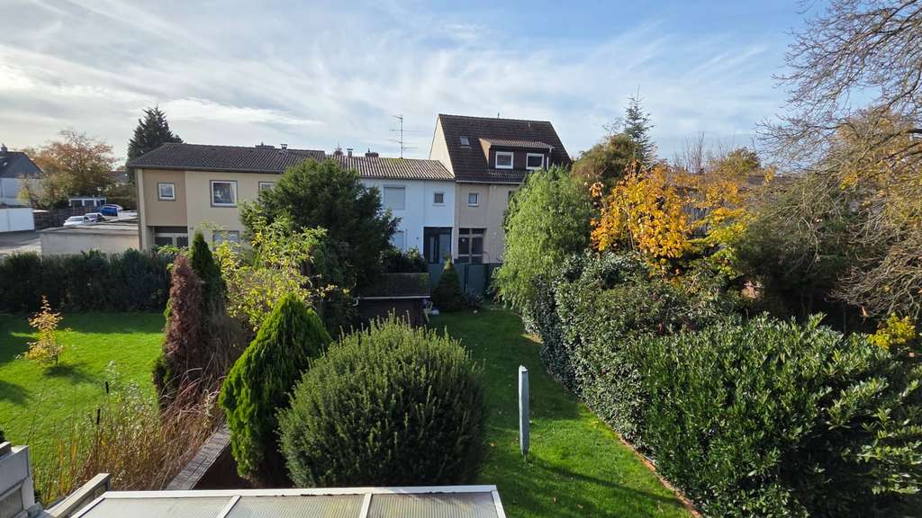 Immobilie in Pulheim - Pulheim-Mitte: Viel Platz für die Familie und schöner Garten - Bild 2