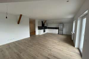Moderne 3-Zimmer-Dachgeschosswohnung (ca. 120 m²) mit Balkon, Garage & großem Garten in Rettigheim