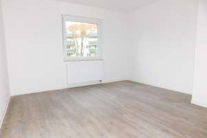 **Sehr schöne 2-Raumwohnung im 2. OG bezugsfertig renoviert mit 2 Balkone in zentraler Lage** – Weeserweg 17, 47804 Kempener Feld/Baackeshof, Krefeld – Vorschaubild 3