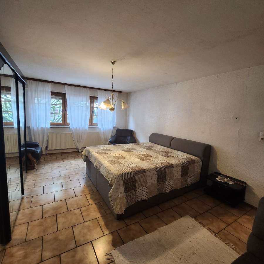 Immobilie in Obernheim-Kirchenarnbach - Freistehendes Einfamilienhaus in Obernheim-Kirchenarnbach – Ihr neues Zuhause mit Garten wartet - Bild 3