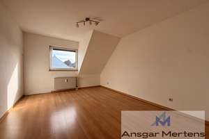 (D)EIN Wohnglück über MG-Bonnenbroich
Gemütliche Dachgeschosswohnung mit Balkon & Garagenoption – 41238 Bonnenbroich-Geneicken, Mönchengladbach – Vorschaubild 4